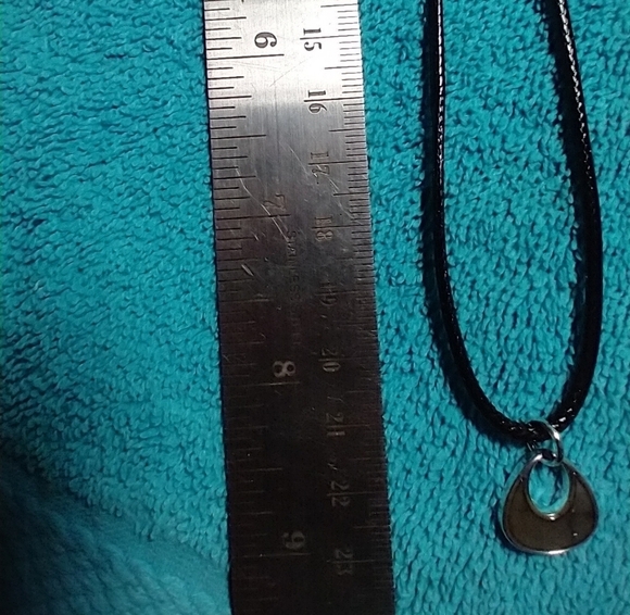 Silvertone faux abalone necklace - Picture 5 of 5